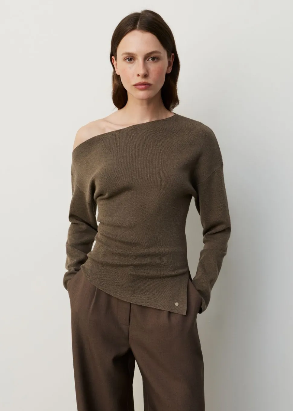 One shoulder trui