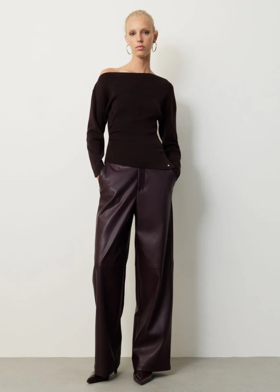 One shoulder trui