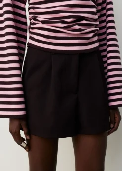 Pleat shorts