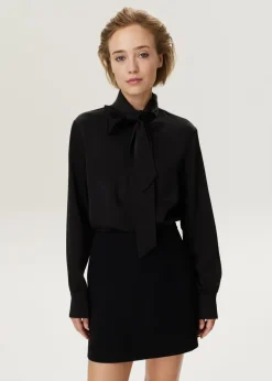 Satijnen blouse met sjaalkraag
